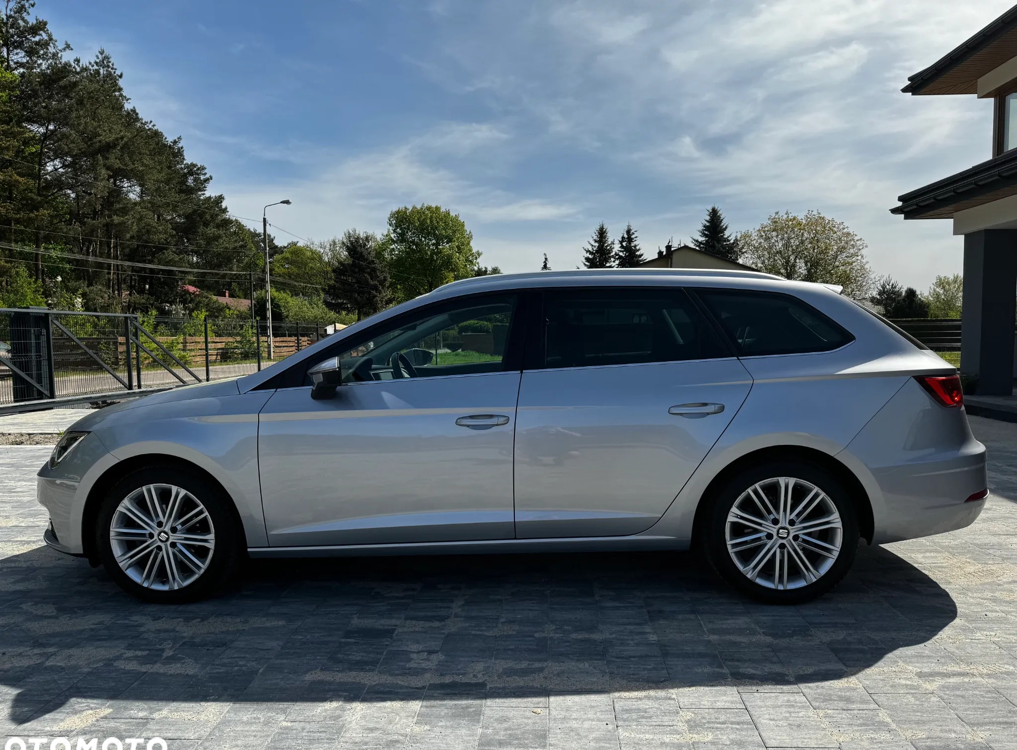 Seat Leon cena 64900 przebieg: 105800, rok produkcji 2019 z Szydłowiec małe 562
